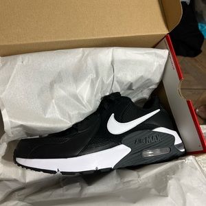 NWT Black and White Nike Air Max Excee Mens Size 11